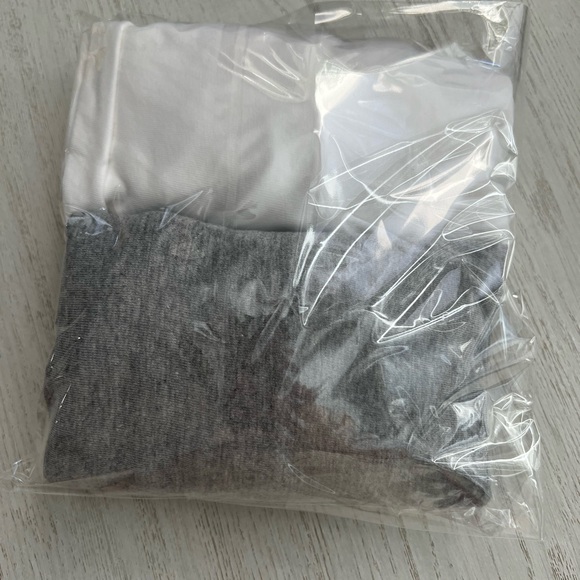 Burt's Bees Baby Bassinet Sheet 2-Pack in Grey & White 2-Pack - Picture 2 of 5